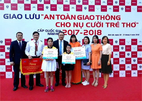 Trường Tiểu học Đô Thị Việt Hưng với hội giao lưu  An toàn giao thông cho nụ cười trẻ thơ  cấp quốc gia năm học 2017 - 2018
